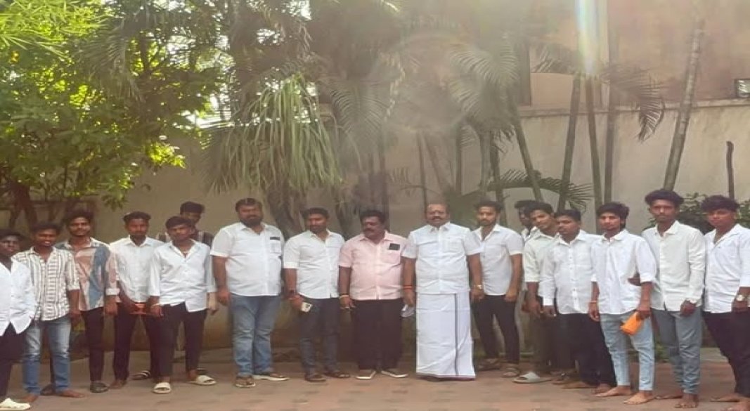 செம்பாக்கம் திருமலை நகரத்தில் 25 இளைஞர்கள் அஇஅதிமுகவில் இணைந்தனர் – கழக வளர்ச்சிக்கு புதிய ஓட்டம்